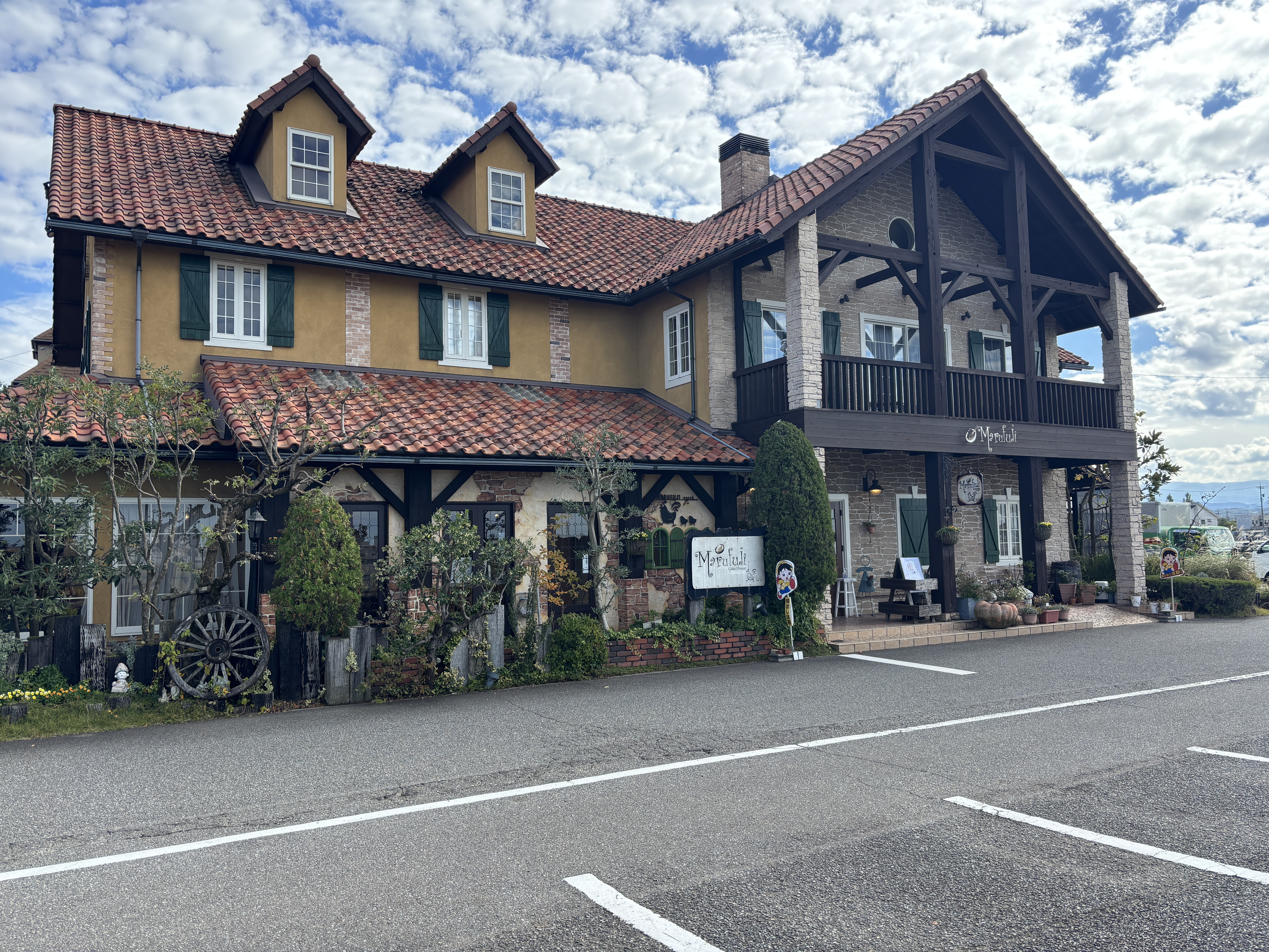 スイーツガーデンマルフジ（約350ｍ/徒歩約4分）