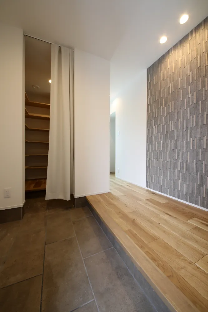 エコカラットが映える玄関