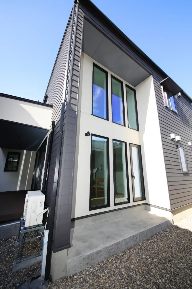 LDKへ光と風を届ける窓