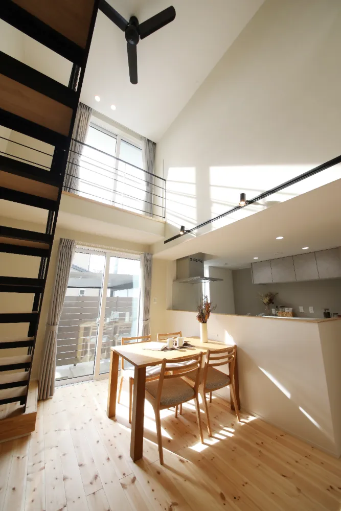 開放的なダイニング