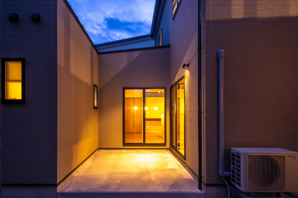 木の温もりが映える、上質なシンプル空間。