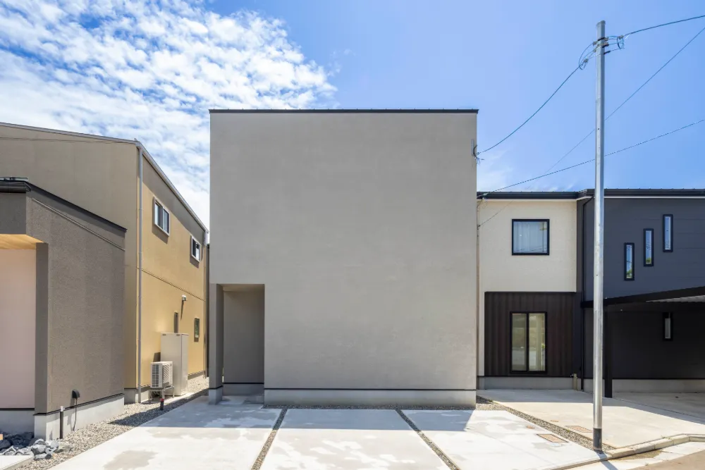 木の温もりが映える、上質なシンプル空間。