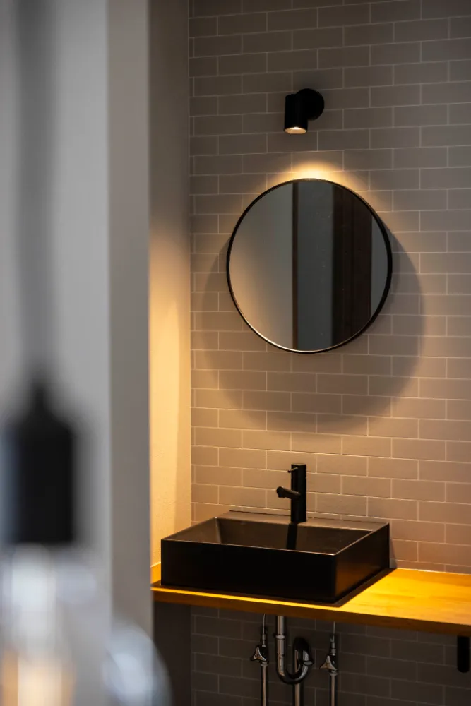 木の温もりが映える、上質なシンプル空間。