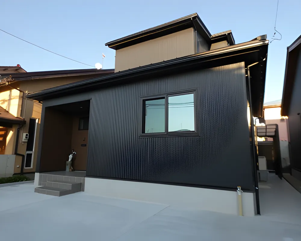 西面の窓を少なして南面の窓を多くしたパッシブ設計です