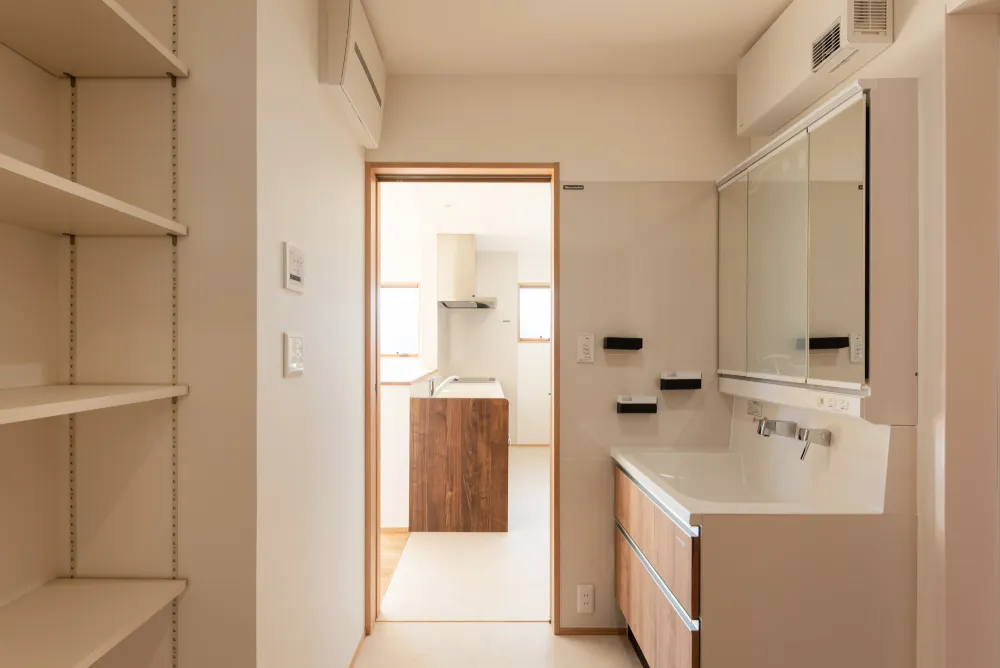 キッチンからつながる水廻り