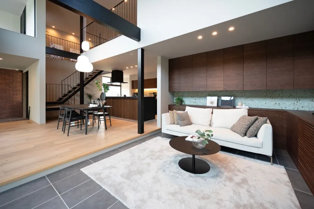 モダンなデザインと開放的な吹き抜け