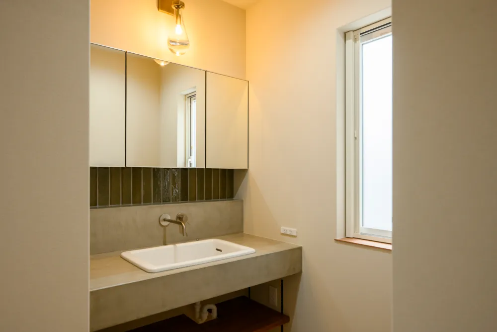 変形地に凛と佇む、将来を見据えた「平屋的な家」