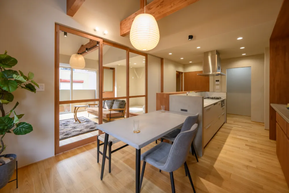 変形地に凛と佇む、将来を見据えた「平屋的な家」