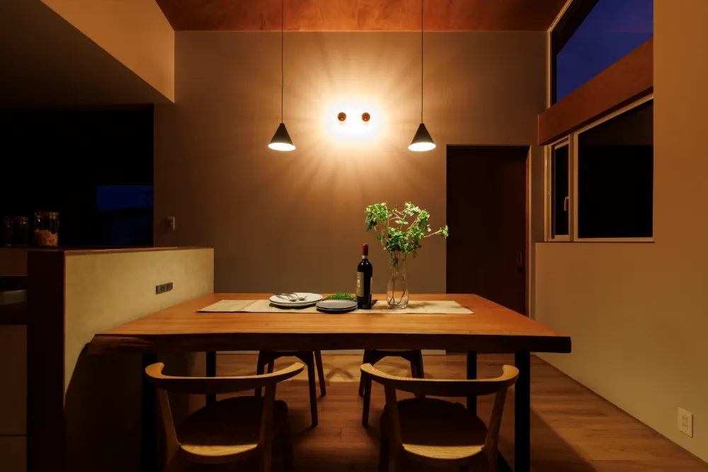 木の香りと薪ストーブに包まれる理想の平屋