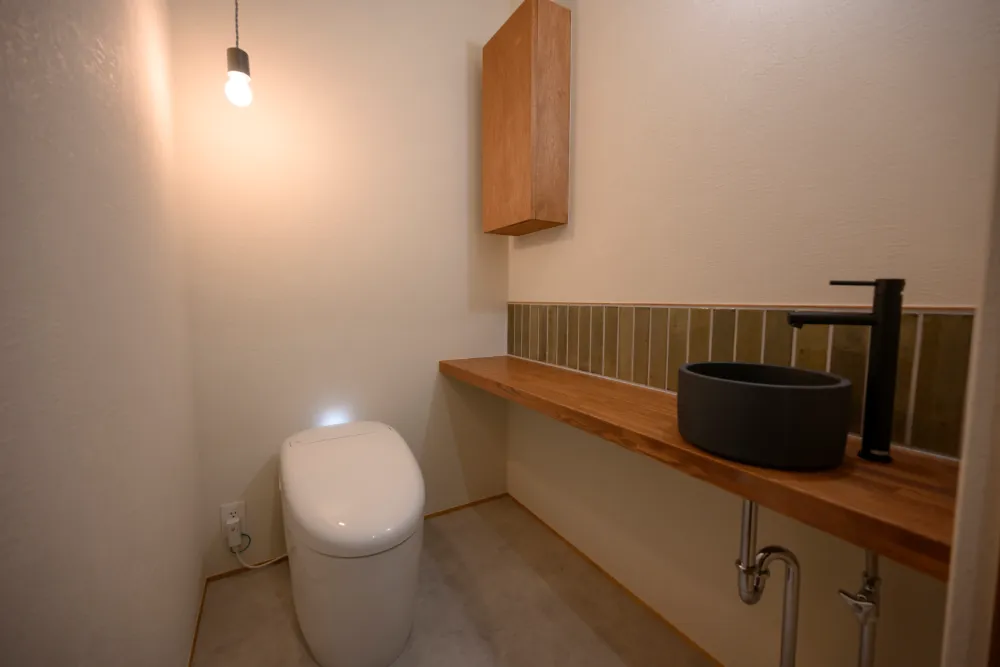 変形地に凛と佇む、将来を見据えた「平屋的な家」