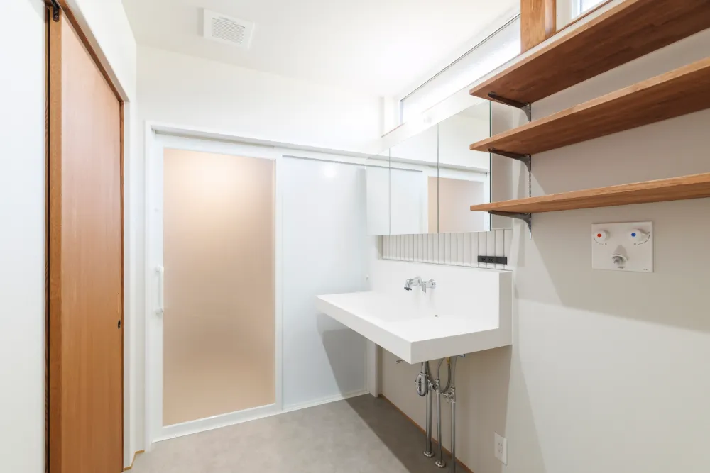 木の香りと薪ストーブに包まれる理想の平屋