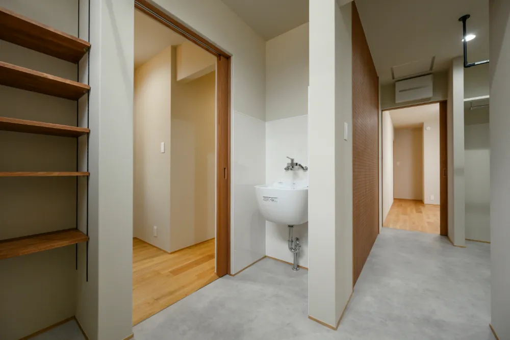 変形地に凛と佇む、将来を見据えた「平屋的な家」