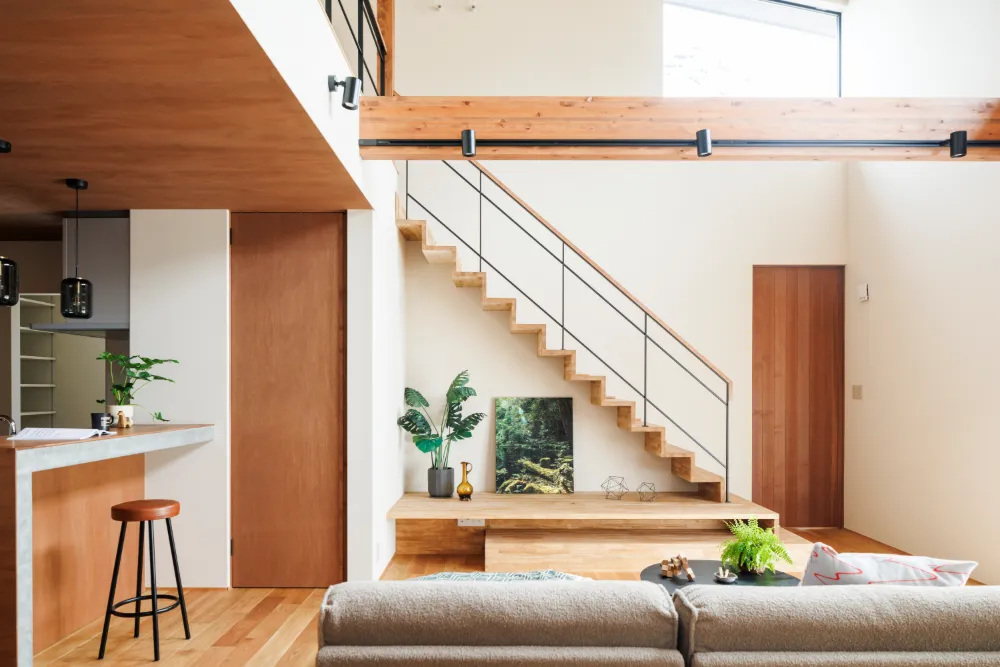 トレーニングルームと大容量収納のある、心と身体と物が整う家