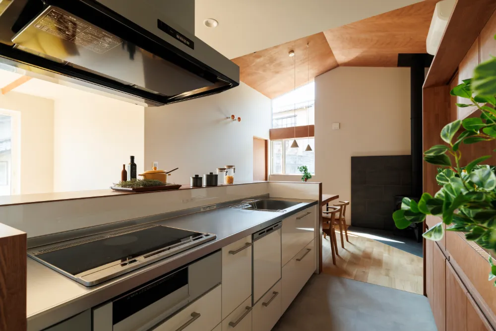 木の香りと薪ストーブに包まれる理想の平屋