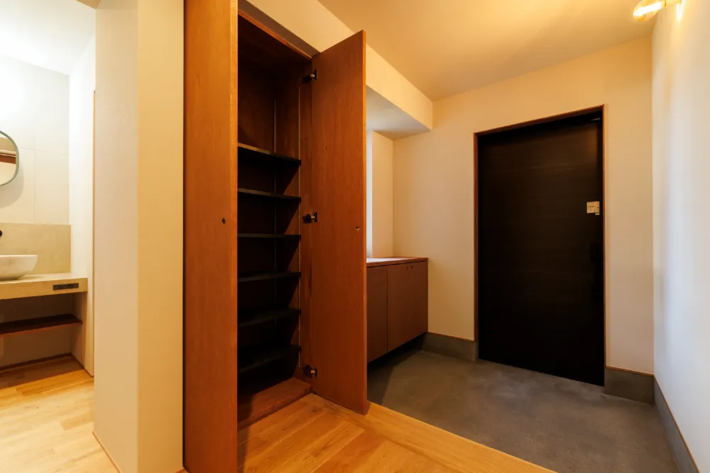 木の香りと薪ストーブに包まれる理想の平屋