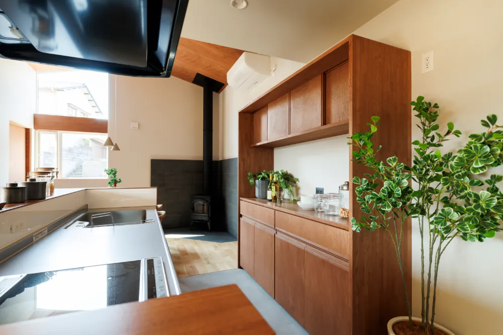 木の香りと薪ストーブに包まれる理想の平屋