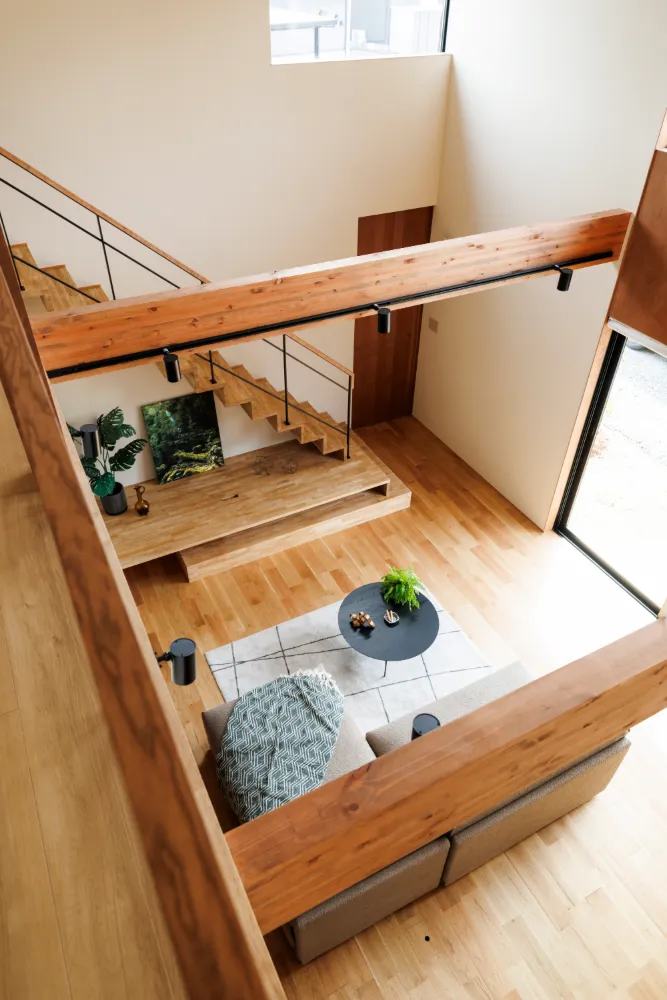 トレーニングルームと大容量収納のある、心と身体と物が整う家