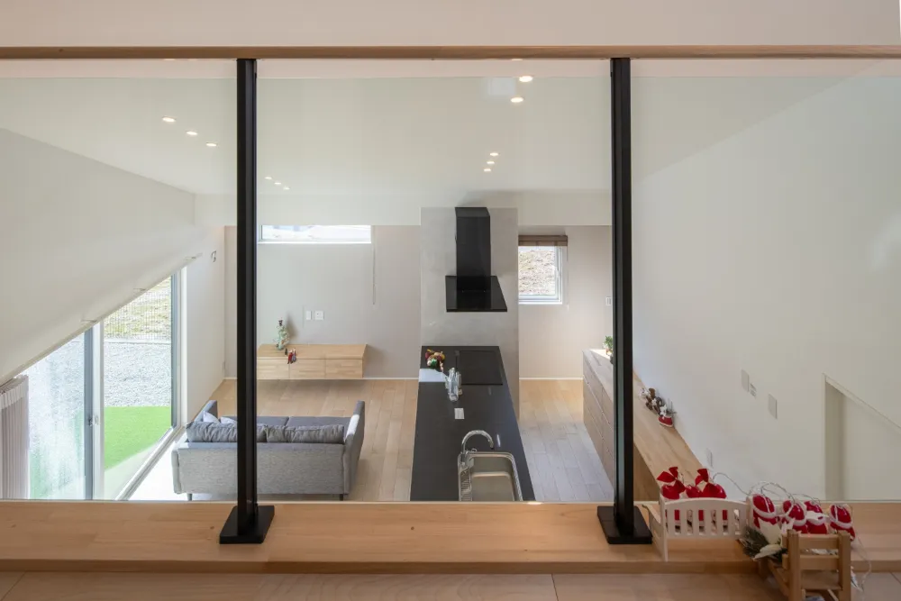 吹き抜けで開放感あふれるお家