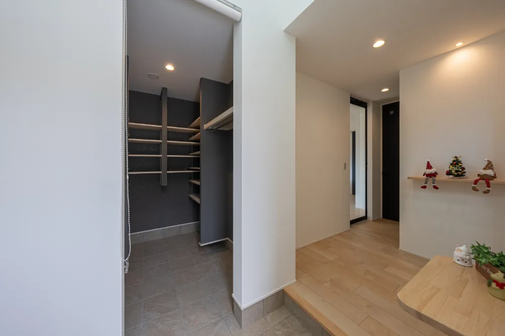 吹き抜けで開放感あふれるお家