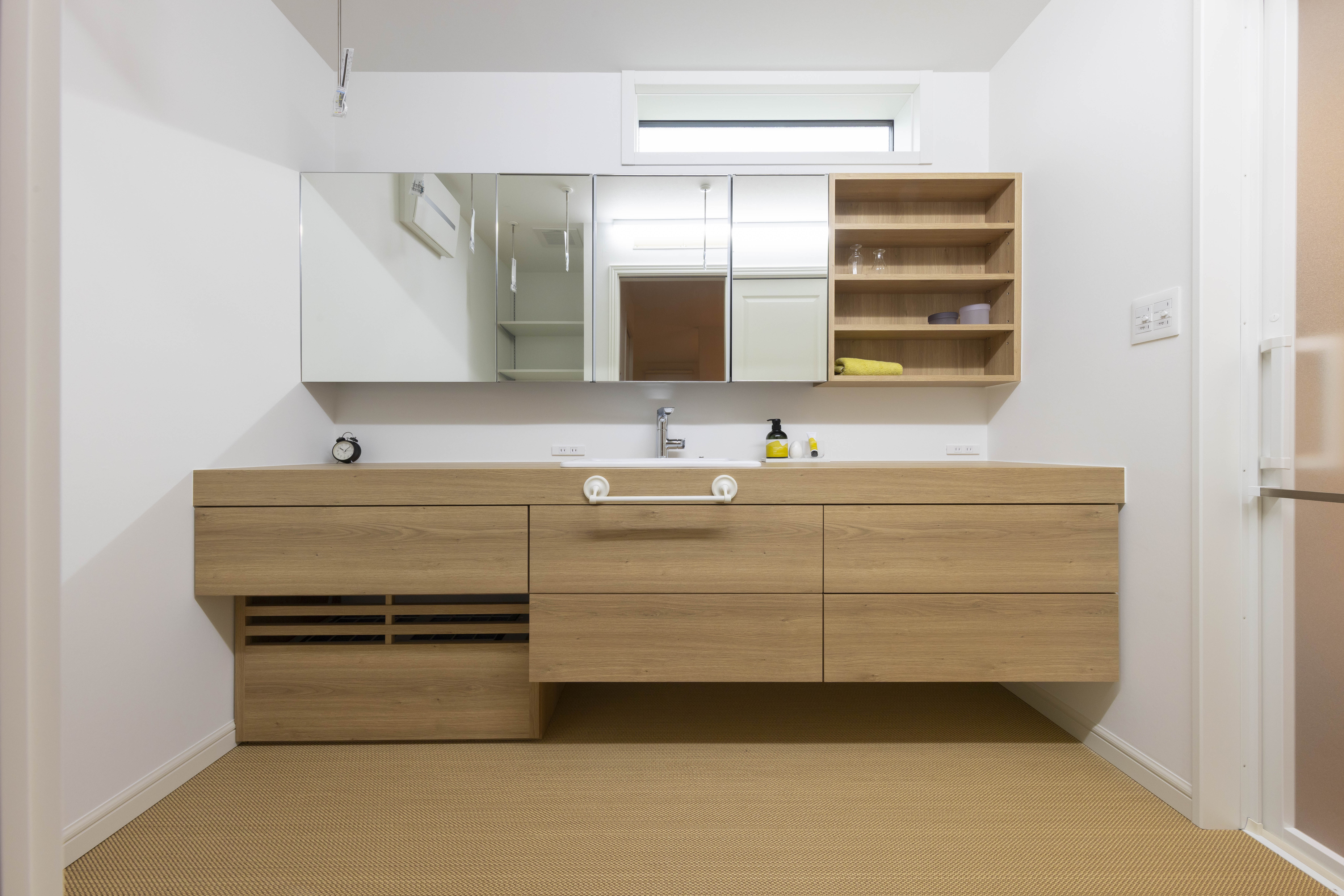 柔らかみのある造作洗面台