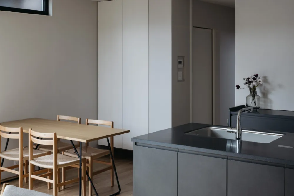 シンプルモダンな28坪の住まい ／ イシダ住建