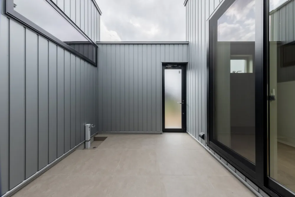 中庭のあるシンプルな木の住まい ／ イシダ住建