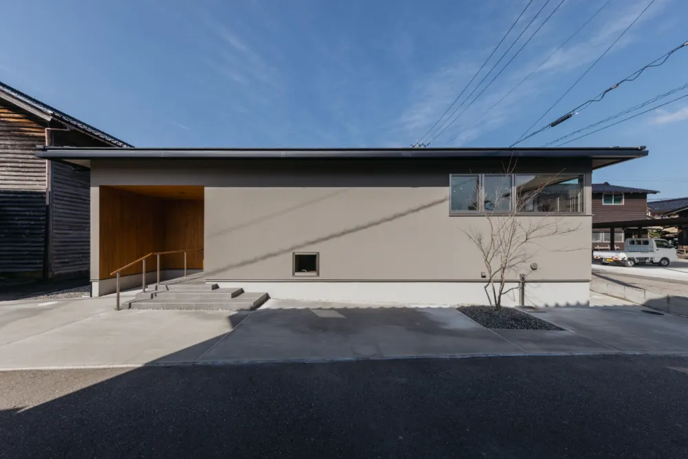 三世帯で暮らす平屋の住まい ／ イシダ住建