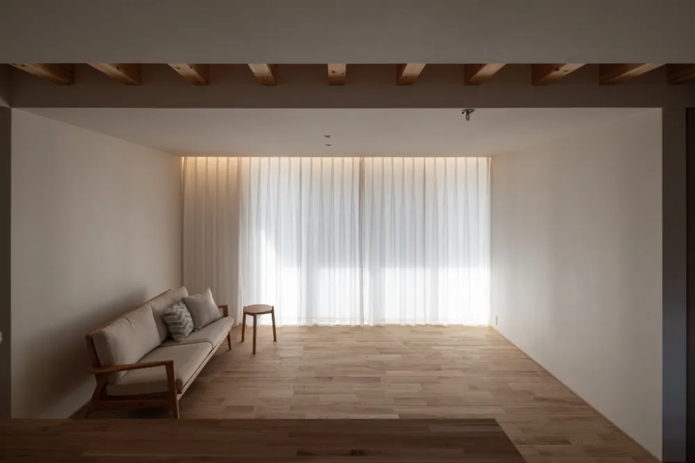 集居に佇むのびやかな平屋 ／ イシダ住建