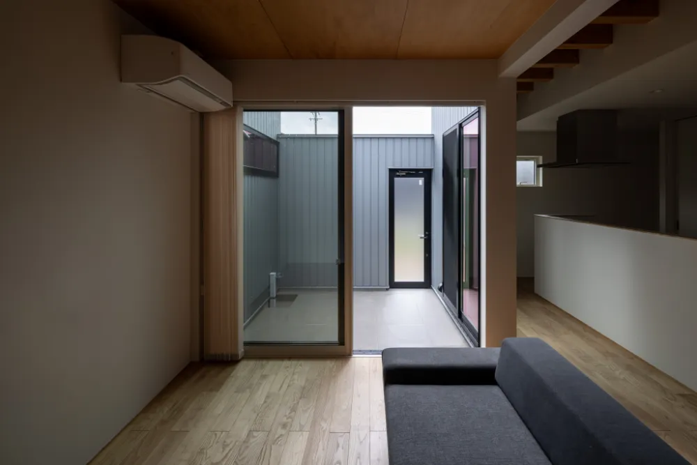 中庭のあるシンプルな木の住まい ／ イシダ住建