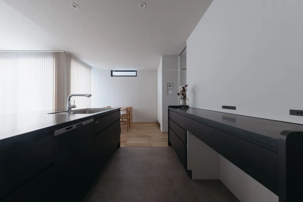 シンプルモダンな28坪の住まい ／ イシダ住建