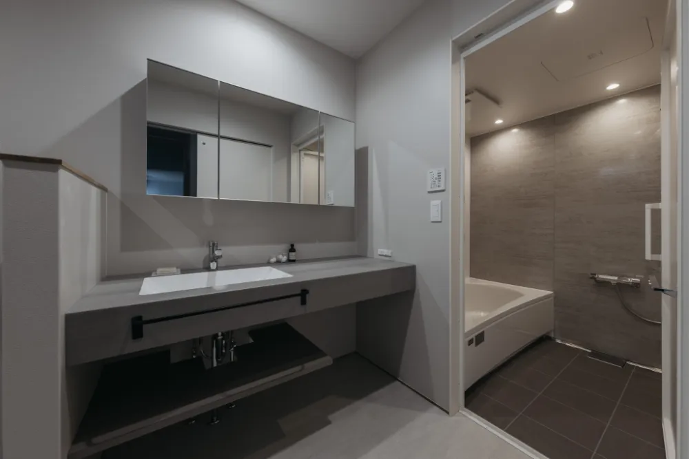 シンプルモダンな28坪の住まい ／ イシダ住建