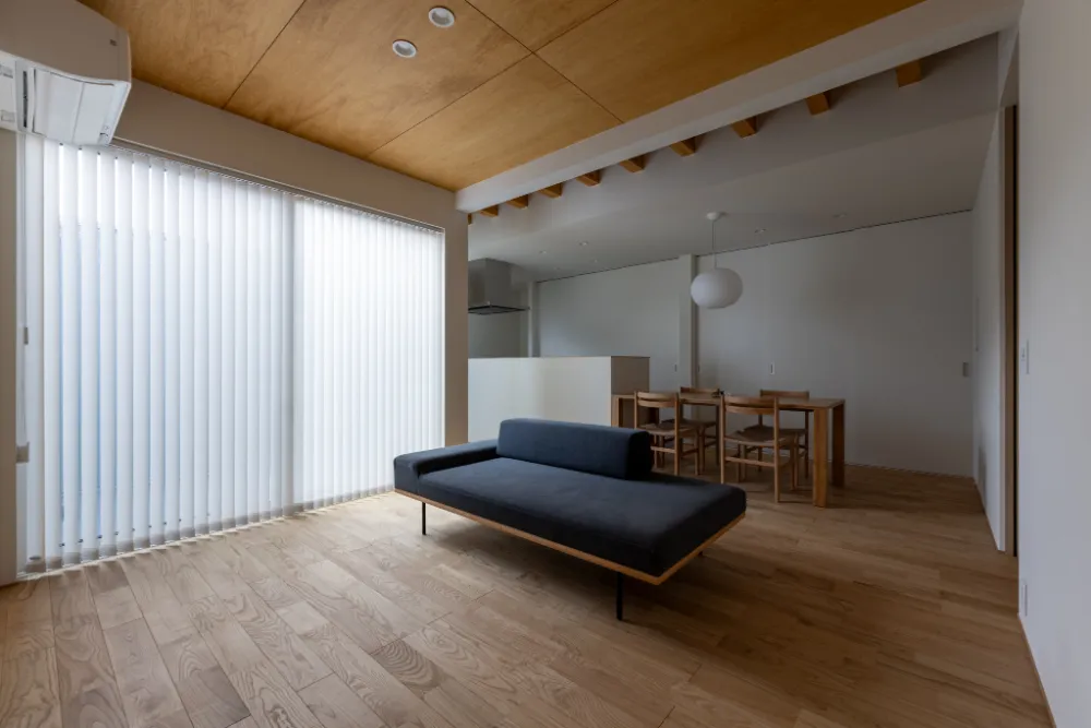 中庭のあるシンプルな木の住まい ／ イシダ住建