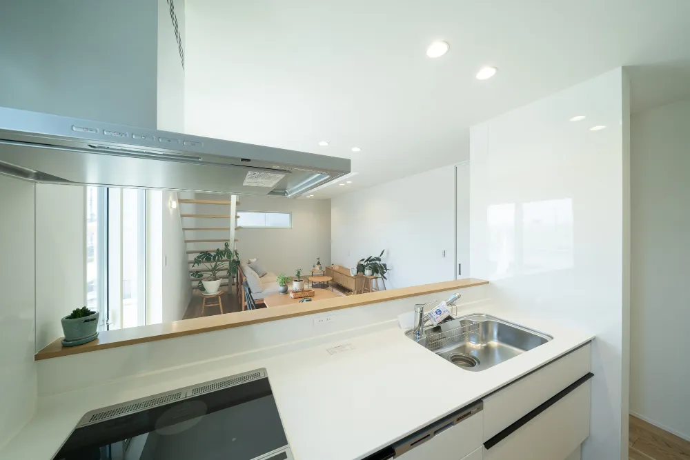 家族の笑顔が見えるキッチン