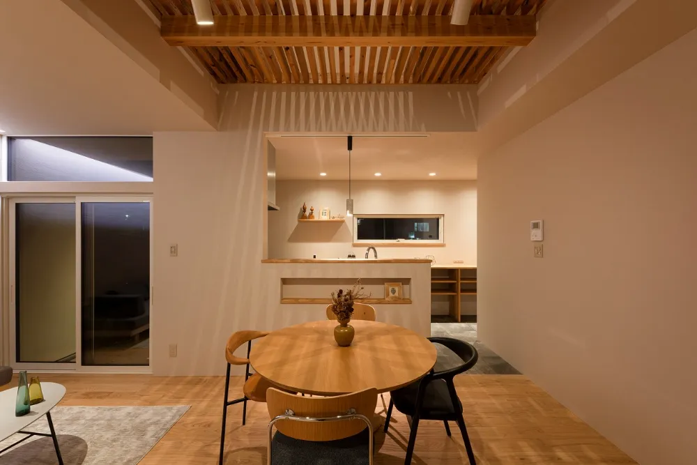 WORKS vol.9 歩ける吹き抜けが空間を繋ぐ家