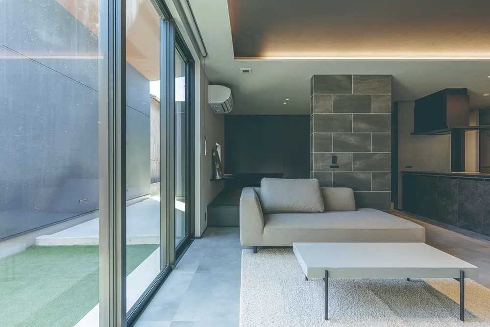 グレーを基調としたホテルライクな二世帯住宅