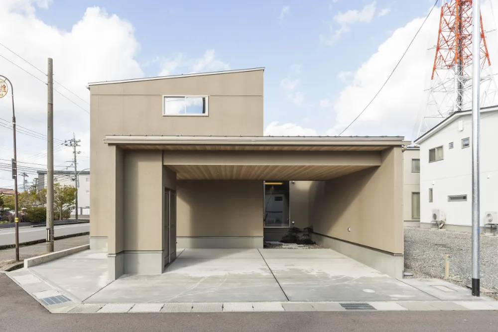 インナーガレージのある外観