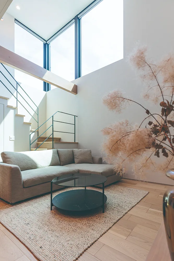 リビングには光と緑をたっぷりと