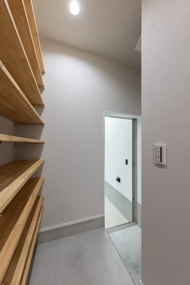 1階でととのう　インナーガレージの家