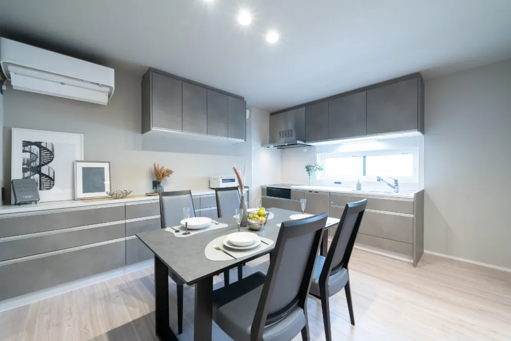 動線重視の壁付けキッチンで家事がスムーズに