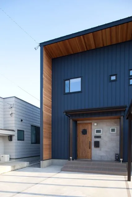 異素材使いで魅せる外観の家