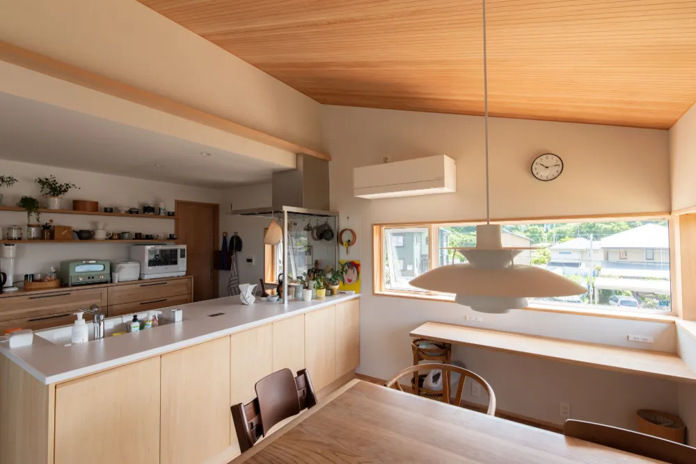 金沢市「緑を取り込む2階リビングの住まい」