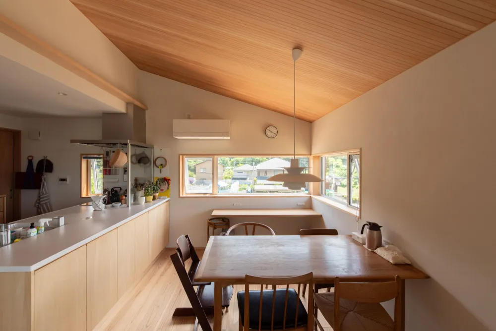 金沢市「緑を取り込む2階リビングの住まい」