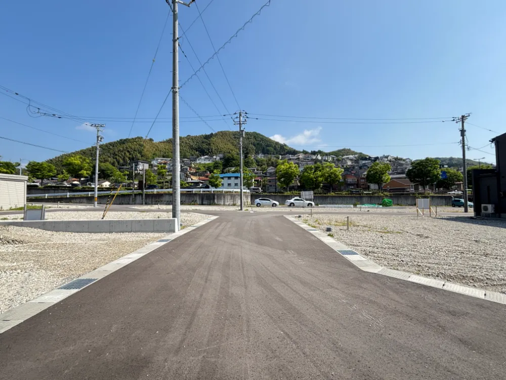 東側前面道路