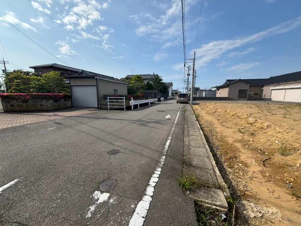 西側道路（2026年5月撮影）