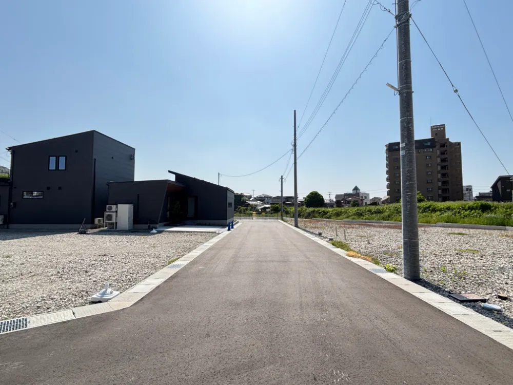 北側前面道路