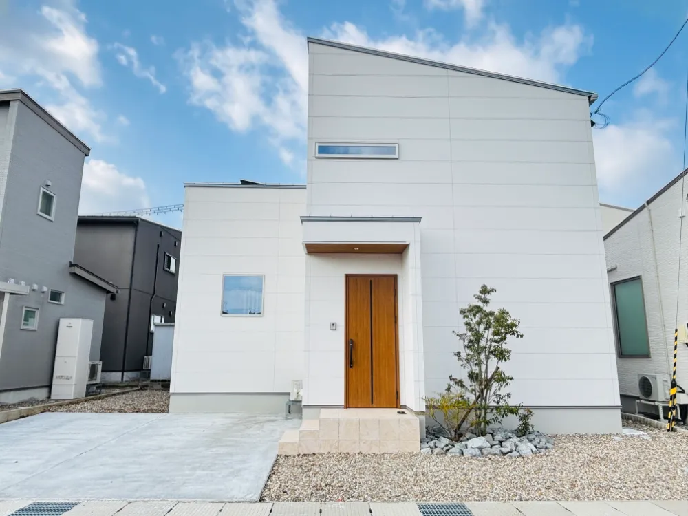 金沢市千木町 ～木の温もりにつつまれるNatural Colorの家～