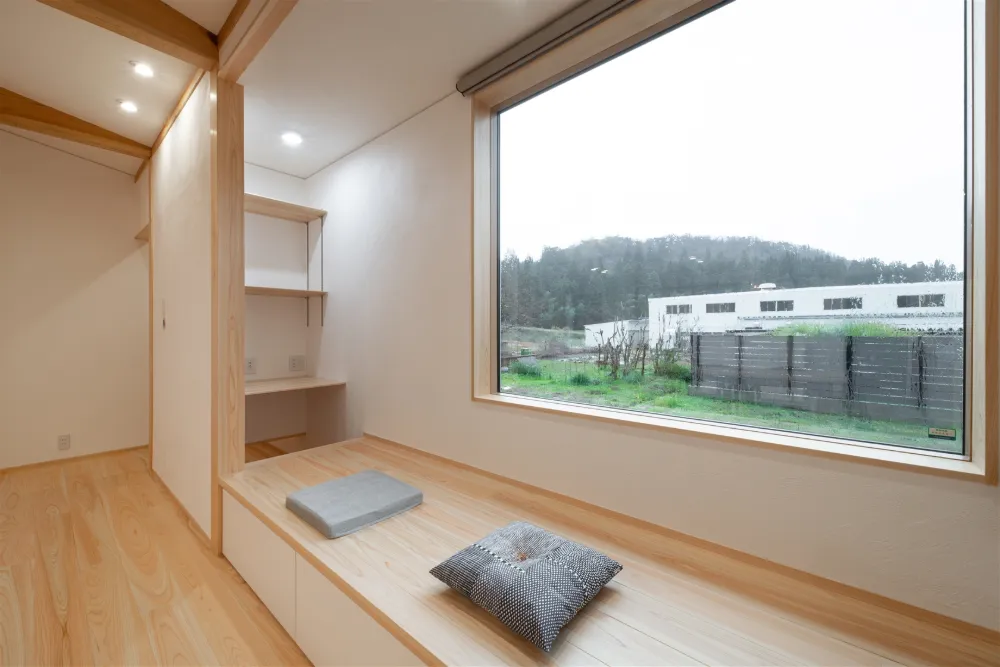 ベンチの奥にも工夫が