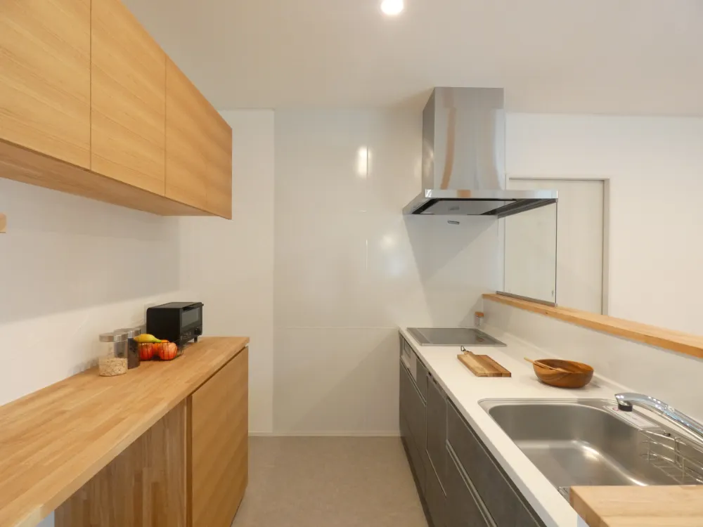 こだわりの造作家具や銘木を取り入れた、ぬくもりを感じられるお家