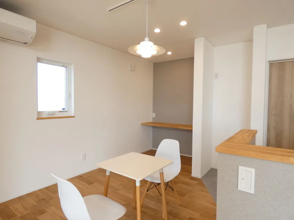 化粧梁と丸柱が彩る、心地よさが広がるお家