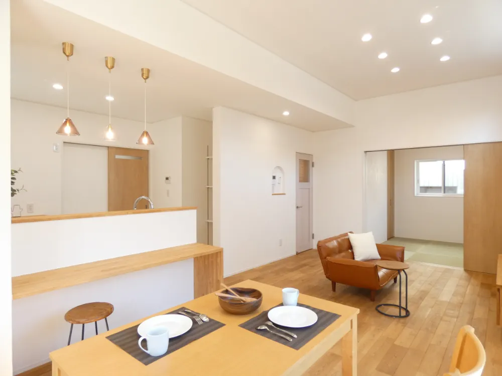 自然光と天然木のやさしさに包まれる、くつろぎのお家